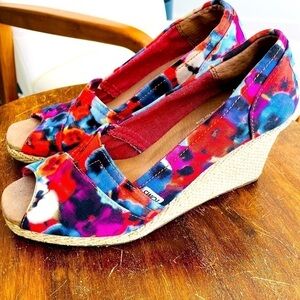 Toms Wedge Peep Toe Floral​​​​​​​​​​​
